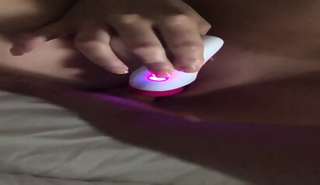 Блонда сосет член во время мастурбации