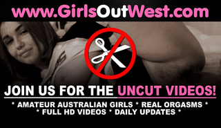 Пришла с универа и начала играться с киской