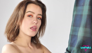 Горячая сводная сестрица не прочь оседлать хер братца