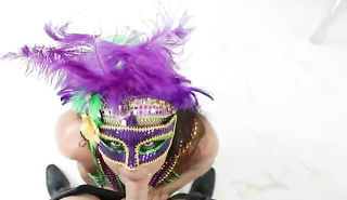 Мужик отымел зрелую даму в восточном наряде