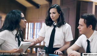 Горячий секс студентов в стиле ЖМЖ в библиотеке