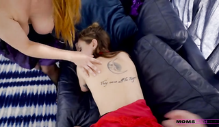 Член брата удовлетворил сестру и общею маму