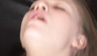 Черный кончил в белую телочку