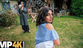 Горячая брюнетка трахается с ХАНТ4К на улице