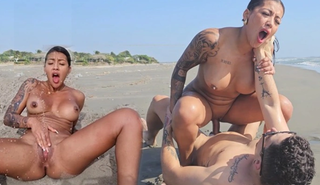 Нимфоманка трахается на пляже с несколькими ребятами