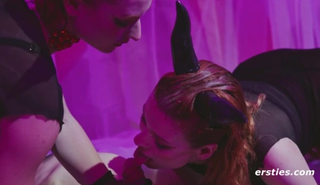 Долли и Миа трахают спящего игрушечного мальчика в его снах