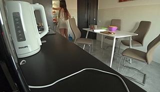 Жена и соседша трахаются на кухне в отсутствие мужа Измена за долги